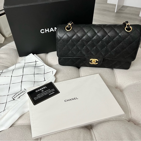 Chanel Classic double flap Caviar with Gold hardware - Picture 3 of 15